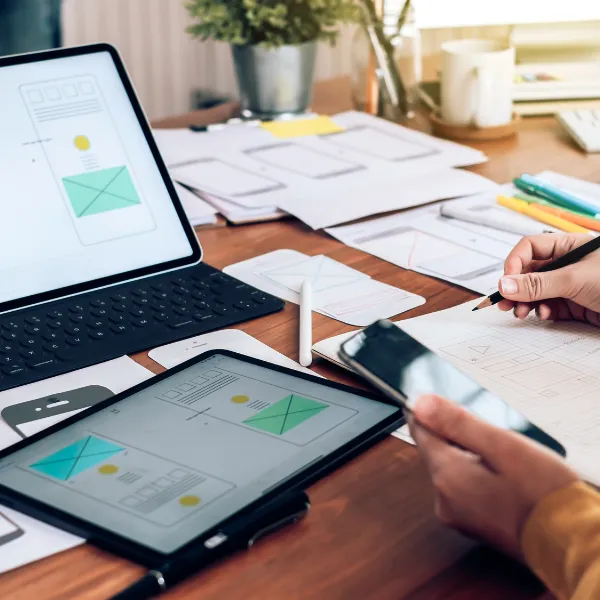 Mobile-First Design versus Responsive Design<br />
